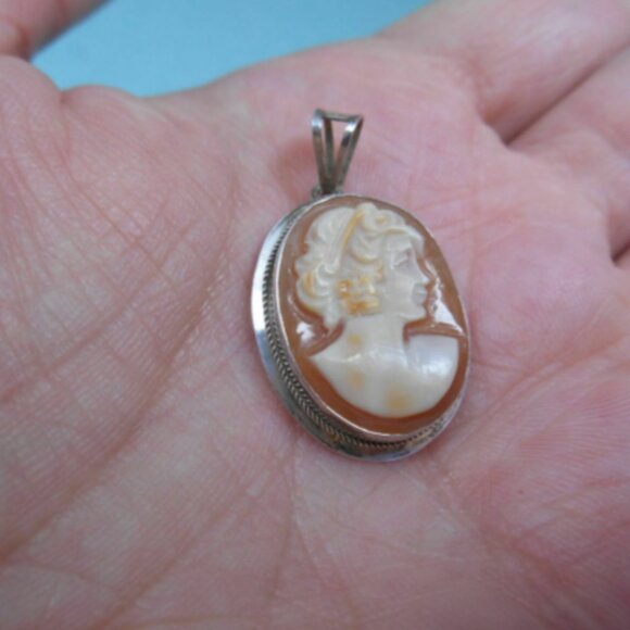Italian Cameo Sterling Silver Millgrain Bezel Pendant 4 Necklace - Picture 1 of 3